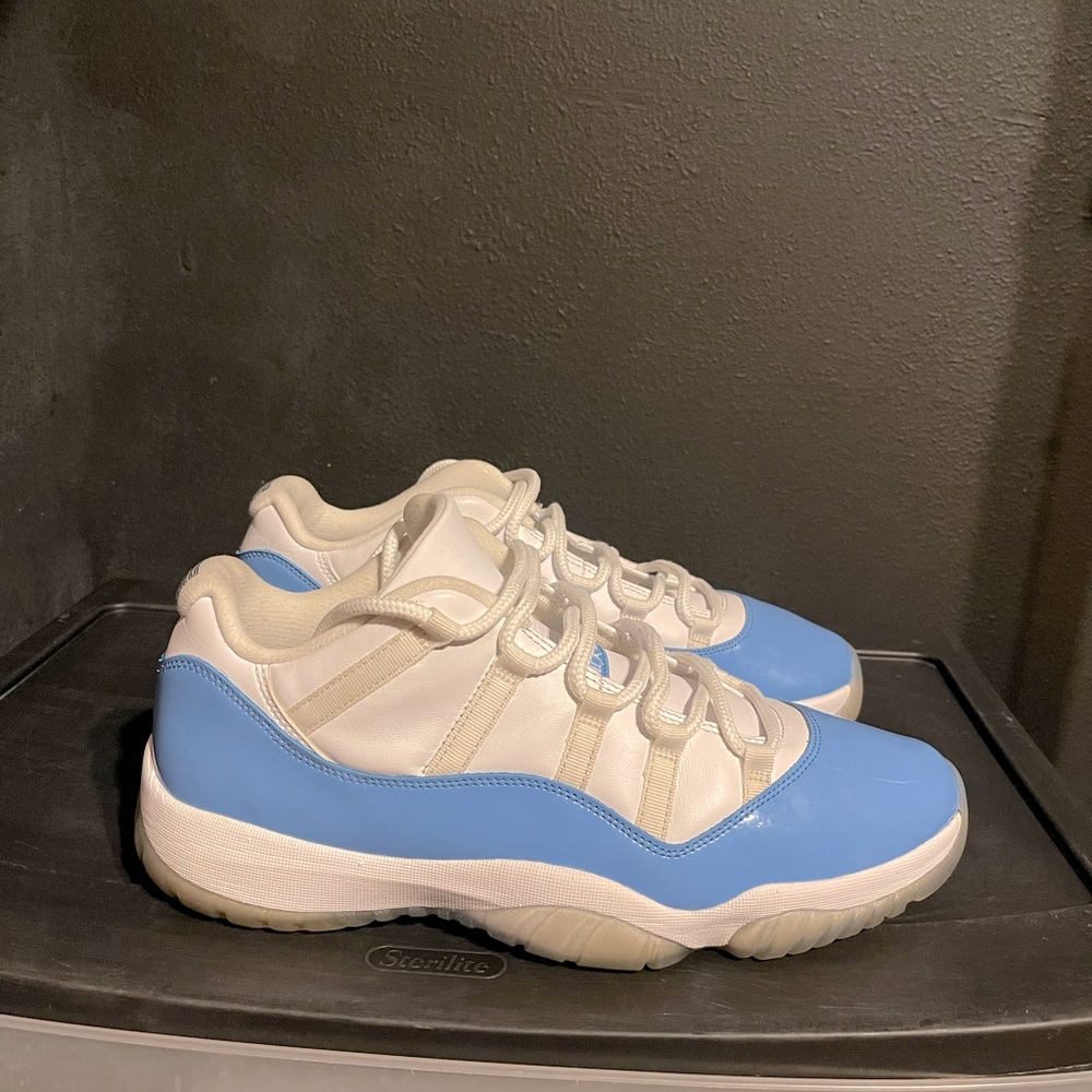 Jordan 11 Retro Low
University Blue (2017)